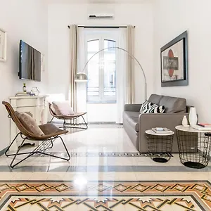 Modern Comfort, Poetic Charm Apartament